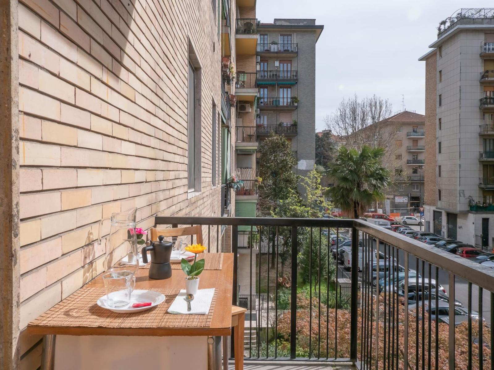Xenia - Spacious Two-room In The Flower District * Milan